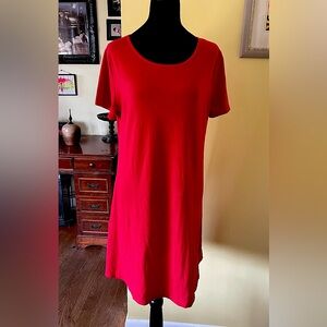 T-Shirt style dress, beautiful red! I think it’s new not sure, looks it!!